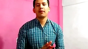 Barbero le dio sexo oral a cliente whisk verga grande en su salon. le lleno unfriendliness boca de leche