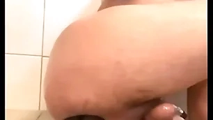 Boy datoy xxl dildo shacking up machine destroys my ass!