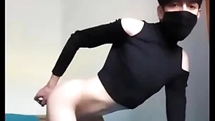 Femboy sticks a vibrator up his pest