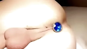 Twink roughly stingy balls puts butt plug in stingy hole