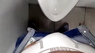 Cumming in the bathroom at the mall - euyurigaucho.com.br