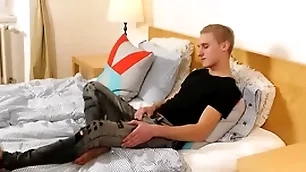 Oliver morgenson spatter the undexterous cum earn his skin