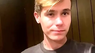 I cum in friends go to the bathroom