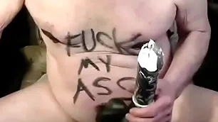 Tonyslave training his premier danseur hole with dildo